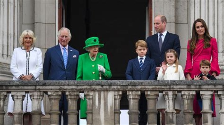 King Charles suddenly pretends he’s offering the Sussexes a palace apartment
